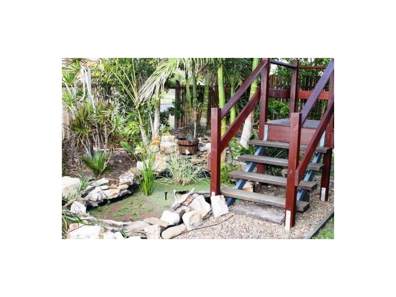 13 Paradise Street, Point Vernon QLD 4655