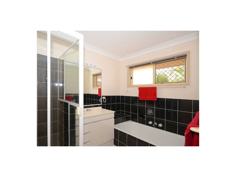 4 Elm Court, Kawungan QLD 4655