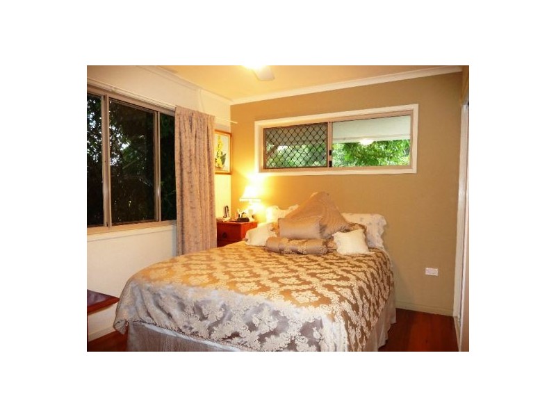 16b Richard Street, Urangan QLD 4655