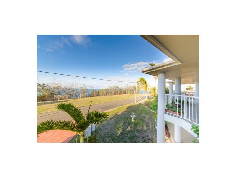 52 Esplanade, Point Vernon QLD 4655