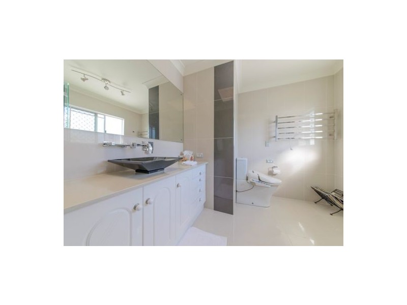 52 Esplanade, Point Vernon QLD 4655