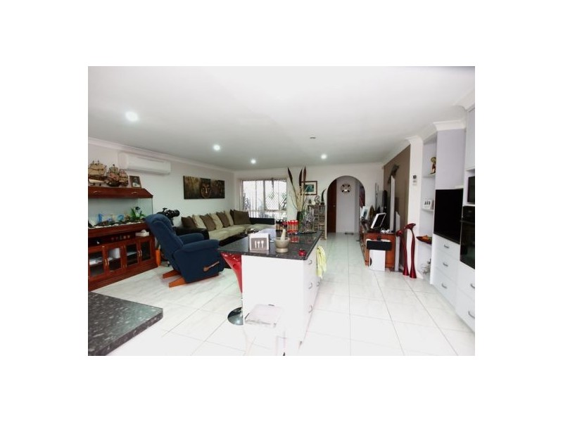 60 Hillcrest Ave, Scarness QLD 4655