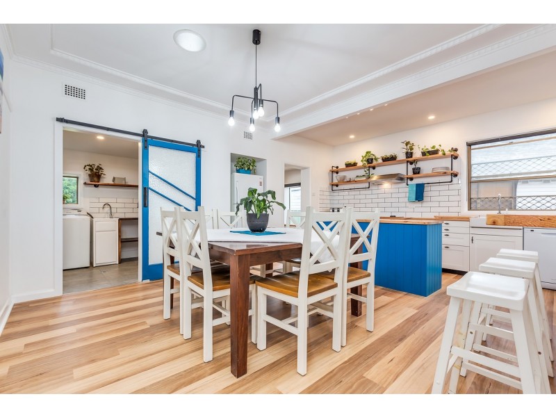 13 Hall Crescent, Tarro NSW 2322