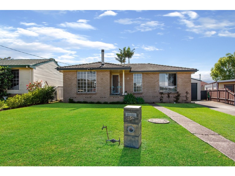 5 Sapphire Drive, Tarro NSW 2322