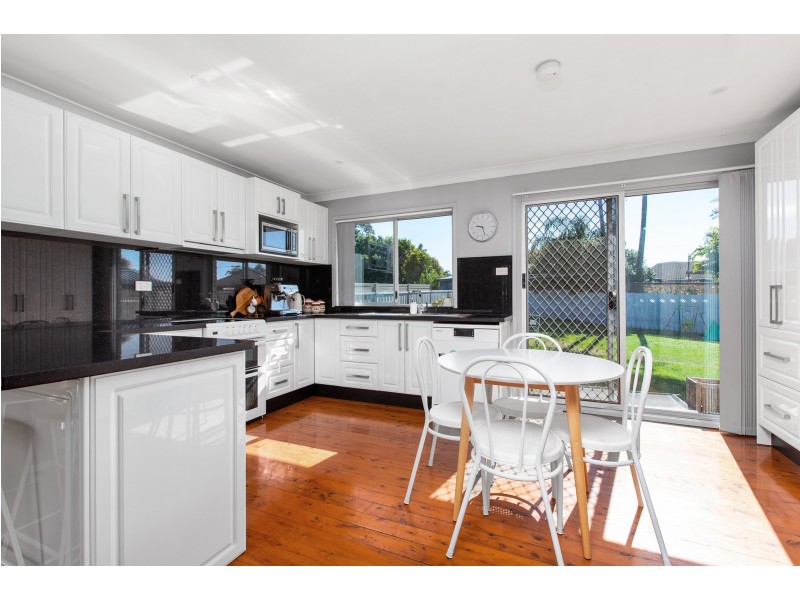 5 Sapphire Drive, Tarro NSW 2322