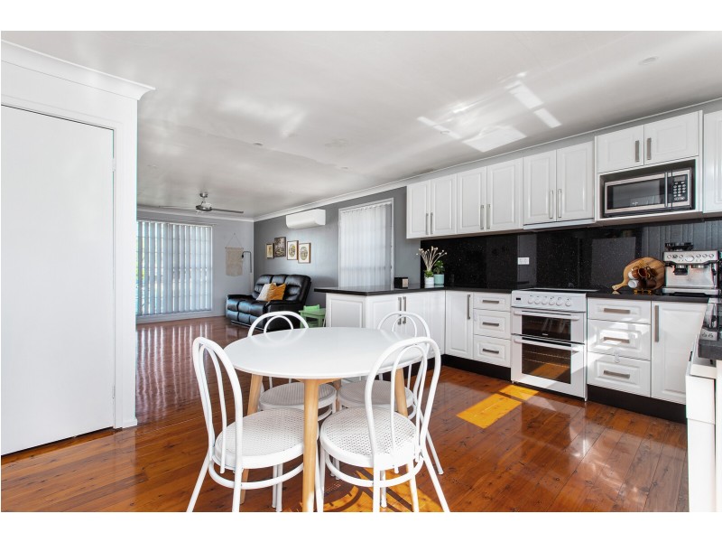 5 Sapphire Drive, Tarro NSW 2322