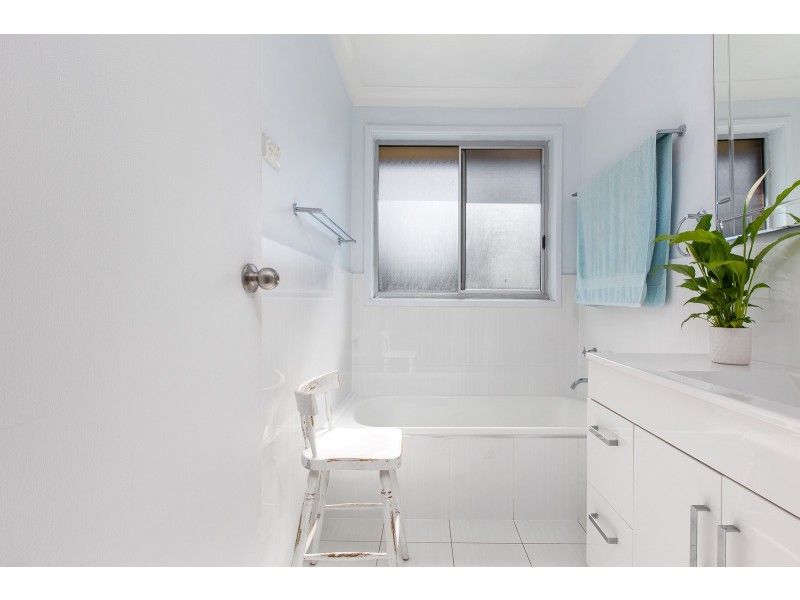 5 Sapphire Drive, Tarro NSW 2322