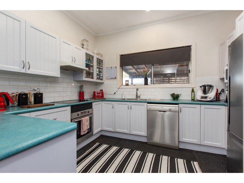 16 Southern Avenue, Tarro NSW 2322