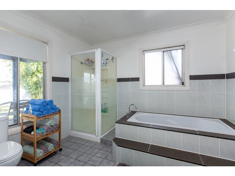 16 Southern Avenue, Tarro NSW 2322