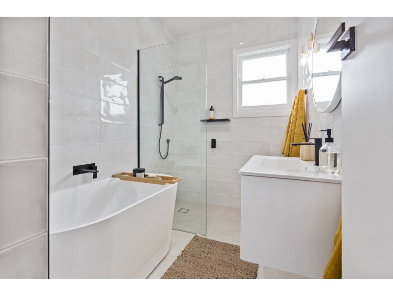 10 Christie Road, Tarro NSW 2322