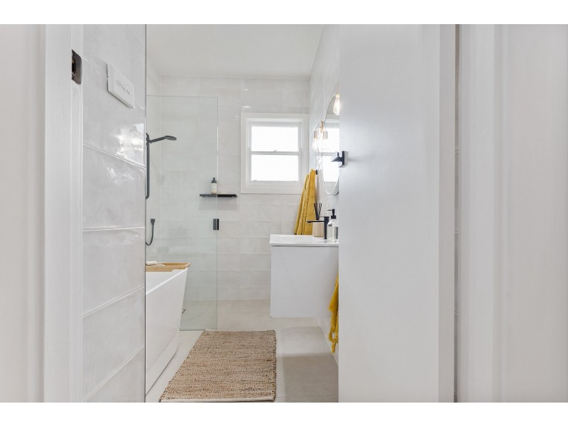 10 Christie Road, Tarro NSW 2322