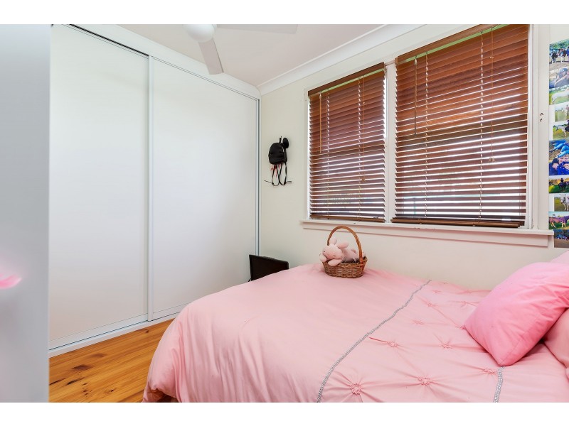 4 Busby Close, Woodberry NSW 2322