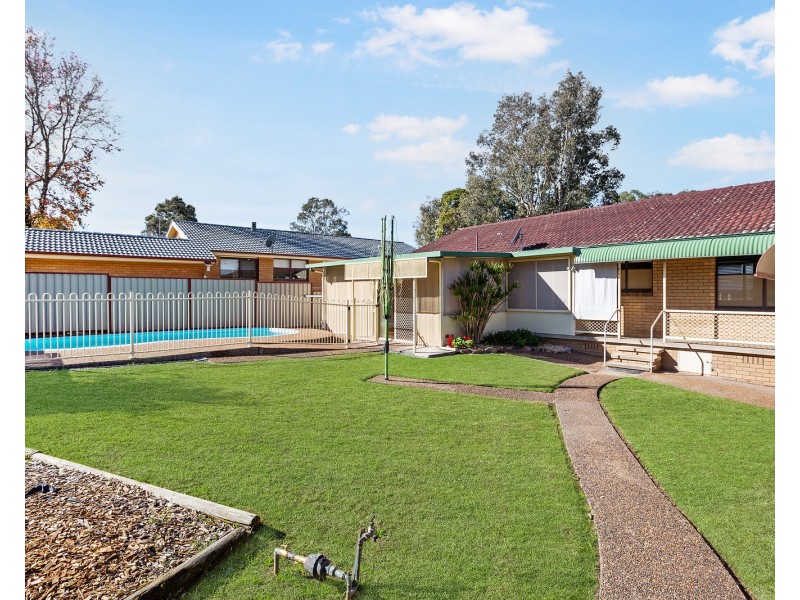 4 Howard Close, Thornton NSW 2322