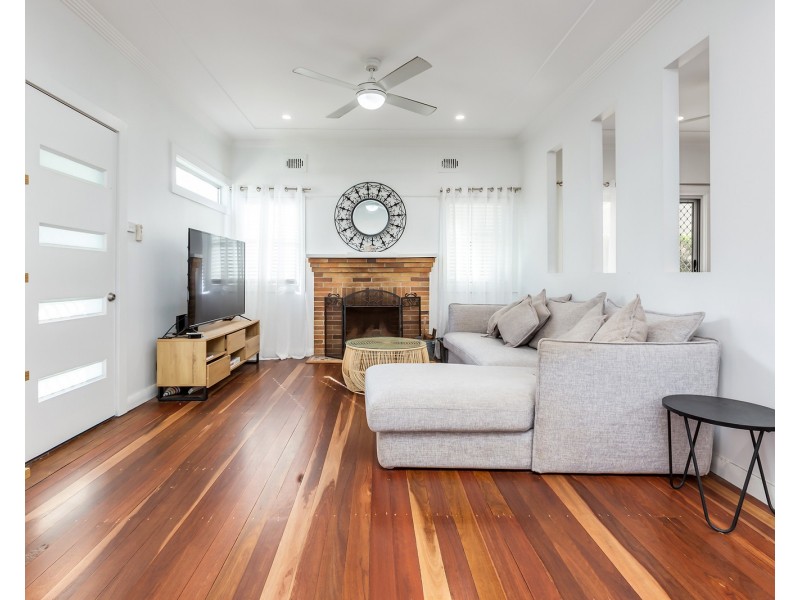 7 Western Avenue, Tarro NSW 2322