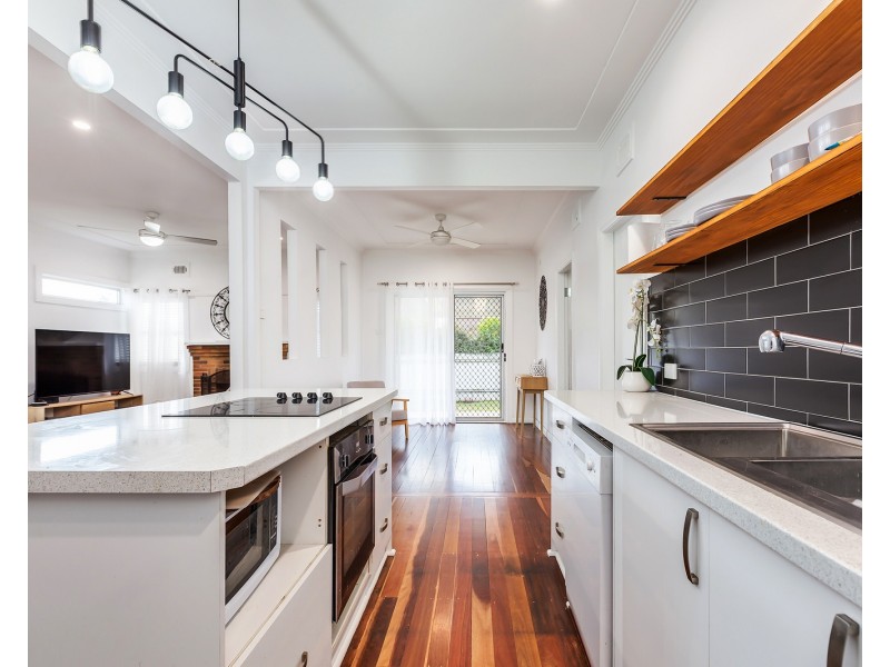 7 Western Avenue, Tarro NSW 2322