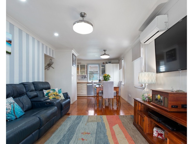 42 Greenway Avenue, Woodberry NSW 2322