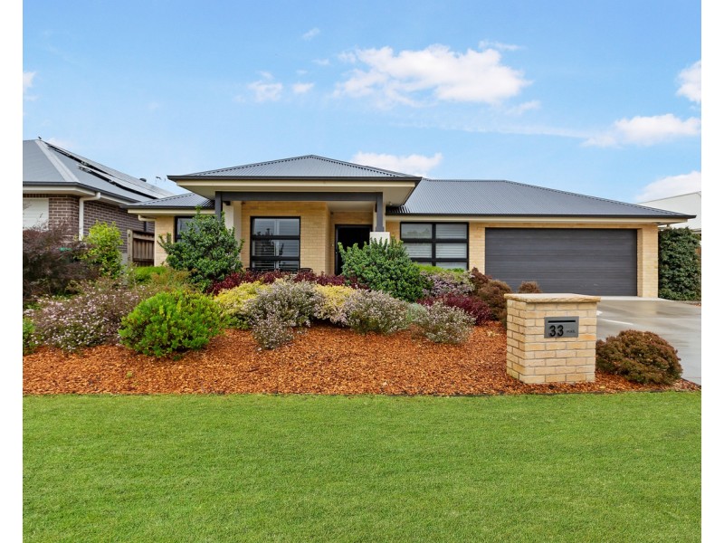 33 Barr Promenade, Thornton NSW 2322