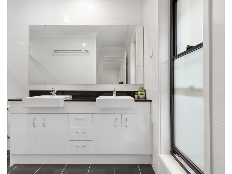 33 Barr Promenade, Thornton NSW 2322