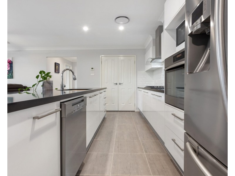 33 Barr Promenade, Thornton NSW 2322