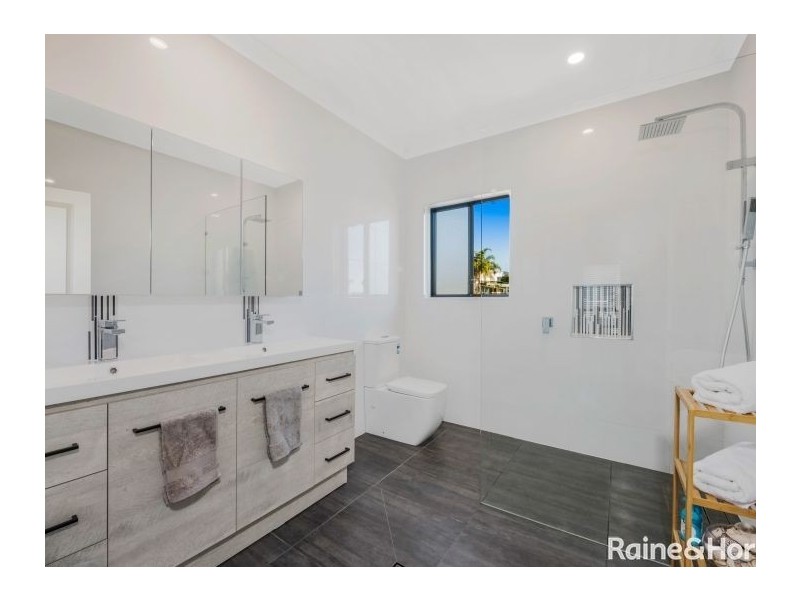 37 Kailua Ave, Budgewoi NSW 2262