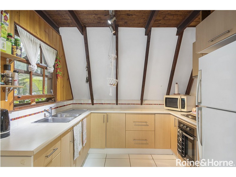 16 Pinaroo Road, Gwandalan NSW 2259