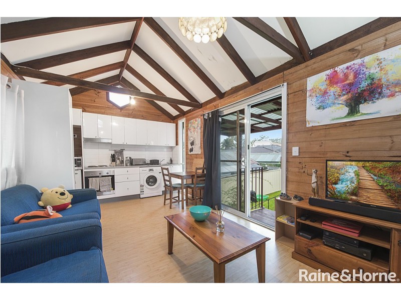 16 Pinaroo Road, Gwandalan NSW 2259