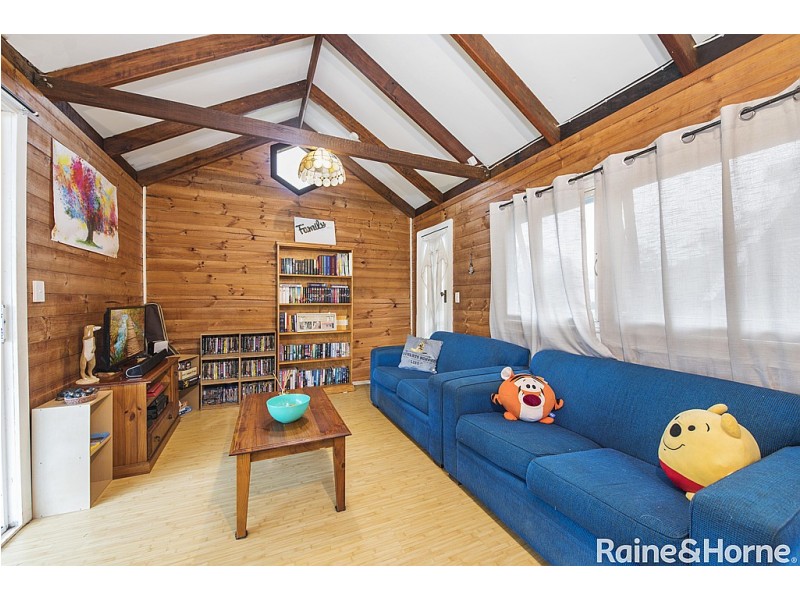 16 Pinaroo Road, Gwandalan NSW 2259