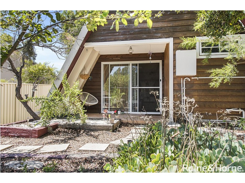 16 Pinaroo Road, Gwandalan NSW 2259