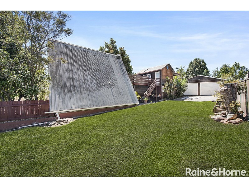 16 Pinaroo Road, Gwandalan NSW 2259