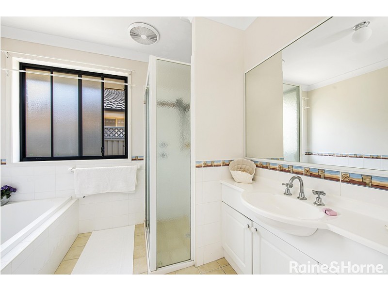 3 Mariner Close, Summerland Point NSW 2259