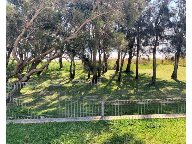 2/9 Terilbah Place, The Entrance North NSW 2261