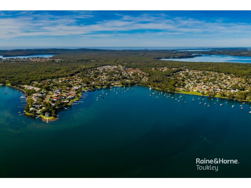 10 Mariner Close, Summerland Point NSW 2259