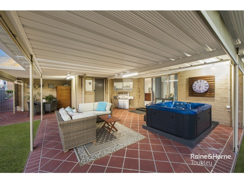 10 Mariner Close, Summerland Point NSW 2259