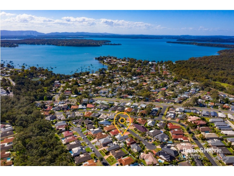 10 Mariner Close, Summerland Point NSW 2259
