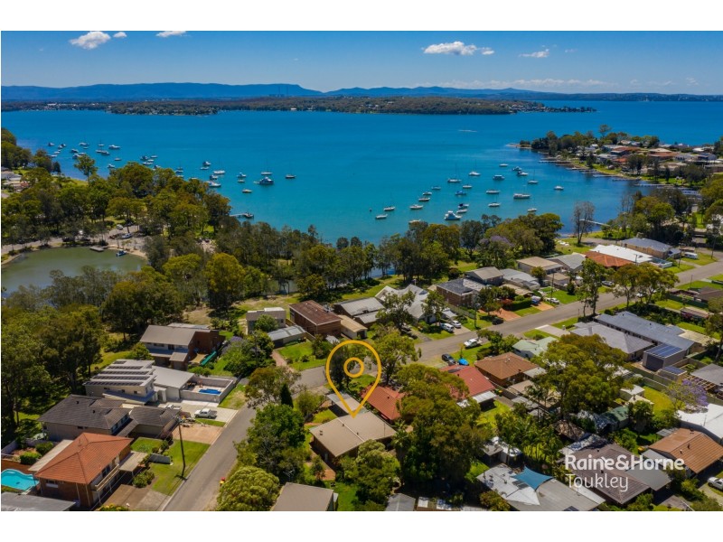 11 Ginganup Road, Summerland Point NSW 2259