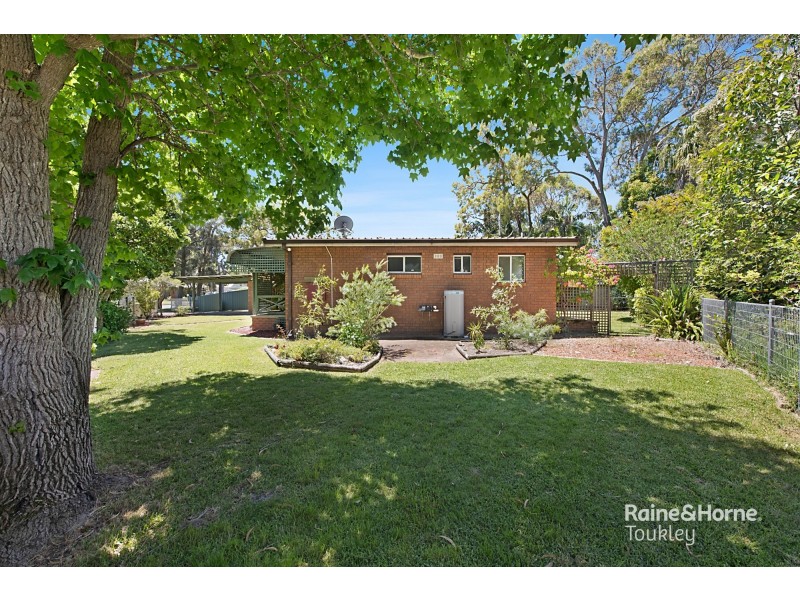 11 Ginganup Road, Summerland Point NSW 2259