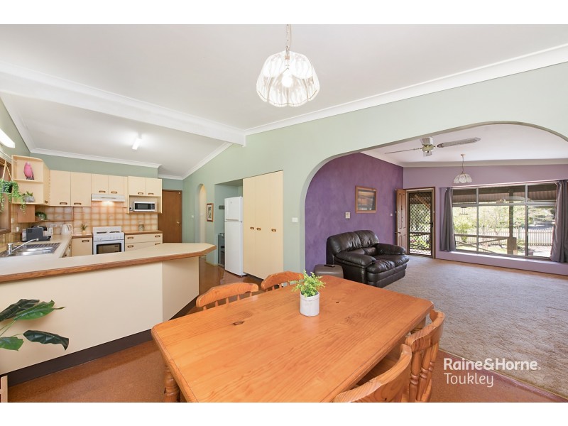 11 Ginganup Road, Summerland Point NSW 2259