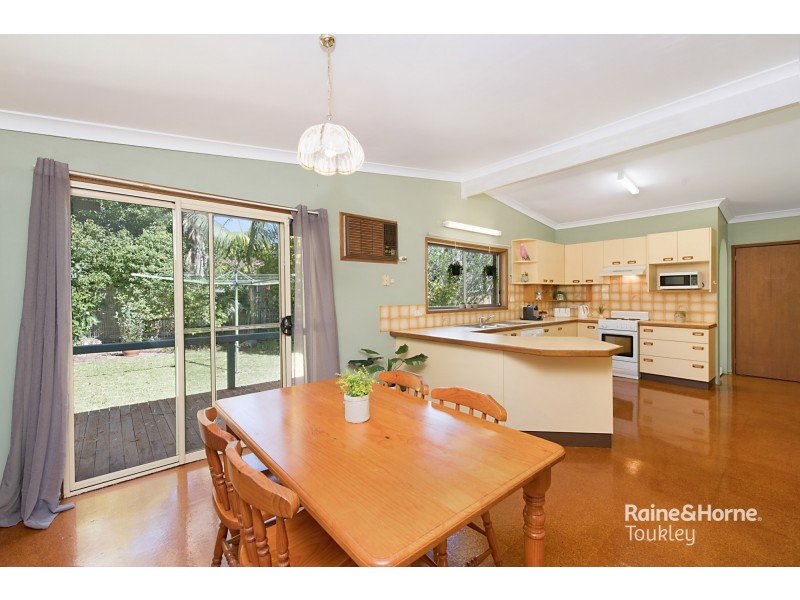 11 Ginganup Road, Summerland Point NSW 2259