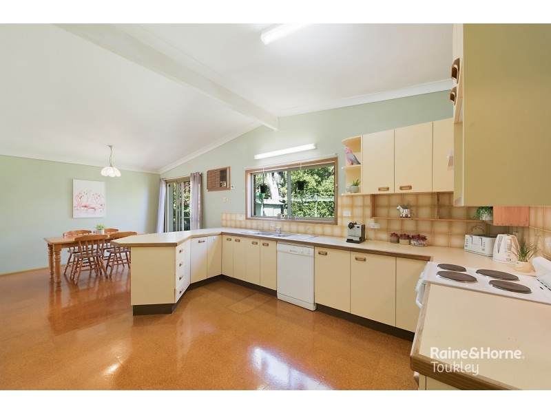 11 Ginganup Road, Summerland Point NSW 2259