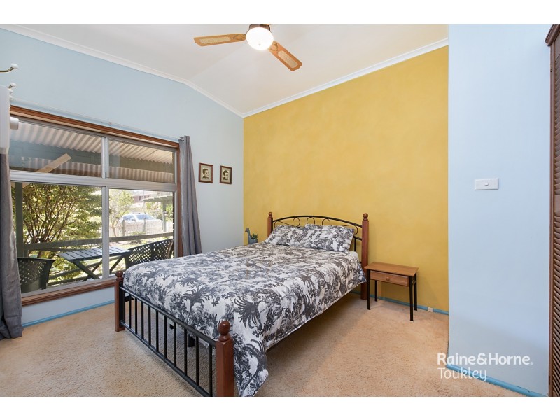 11 Ginganup Road, Summerland Point NSW 2259