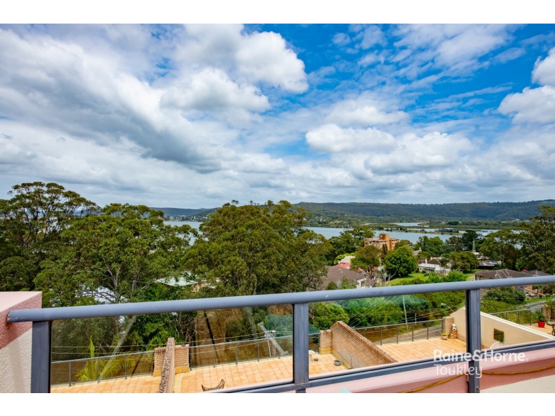 29/92 John Whiteway Drive, Gosford NSW 2250