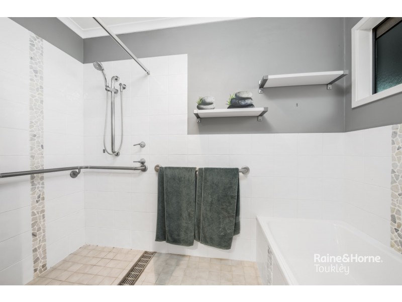 23 Leichhardt Road, Gorokan NSW 2263