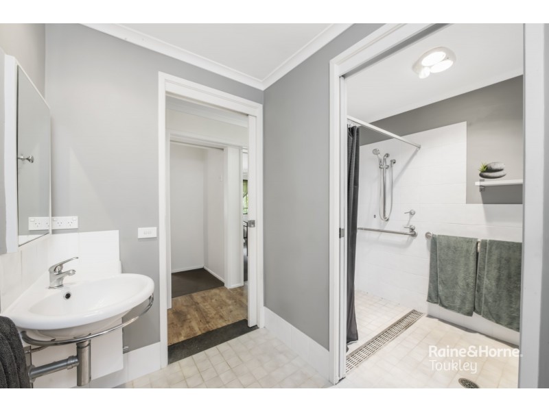 23 Leichhardt Road, Gorokan NSW 2263