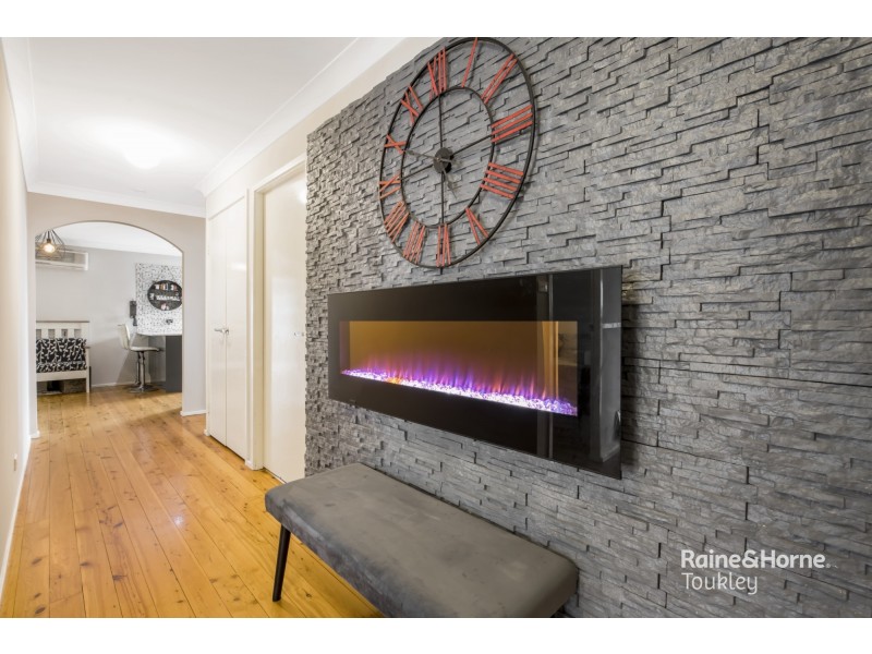 8 Cheryl Street, Mannering Park NSW 2259