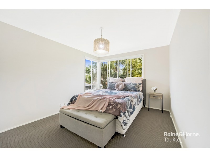 8 Cheryl Street, Mannering Park NSW 2259