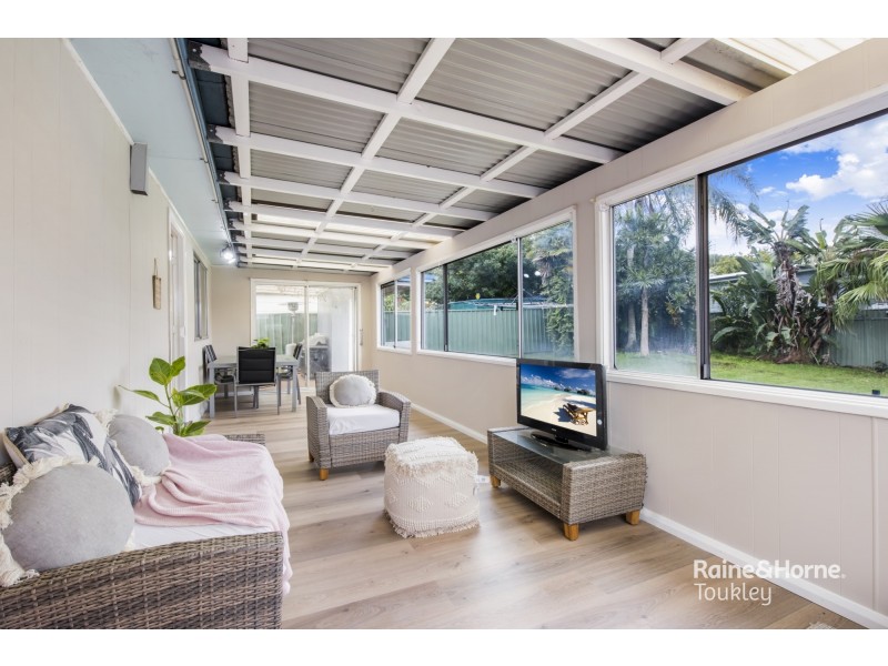 8 Cheryl Street, Mannering Park NSW 2259