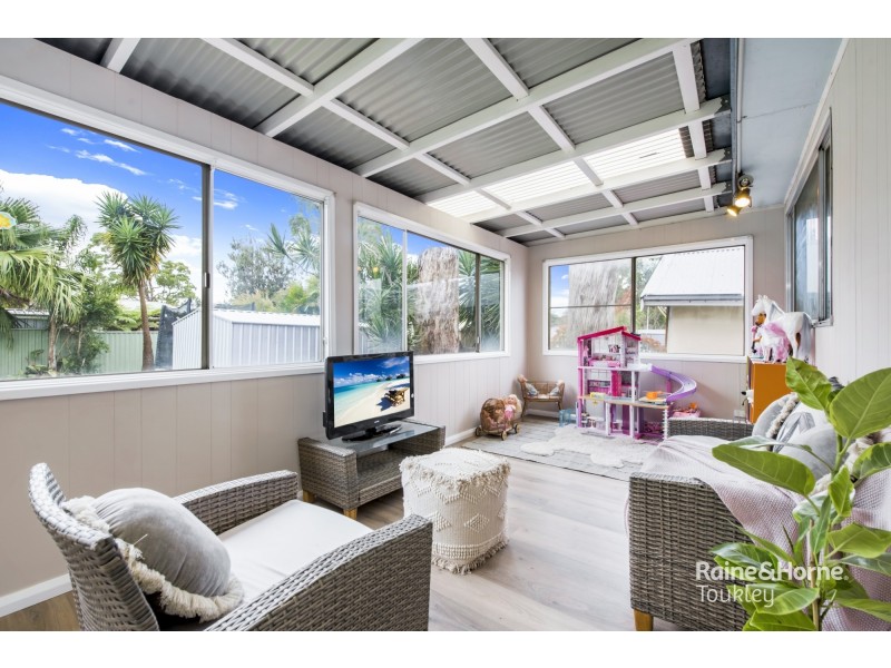 8 Cheryl Street, Mannering Park NSW 2259