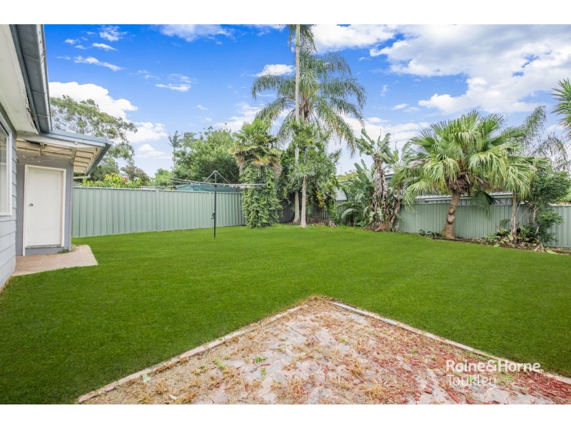 8 Cheryl Street, Mannering Park NSW 2259