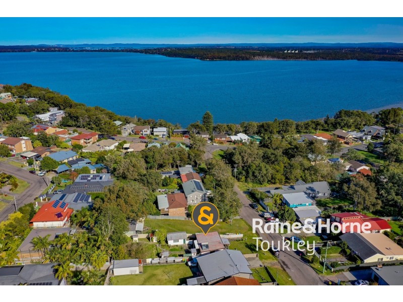 13 Hartog Avenue, Lake Munmorah NSW 2259