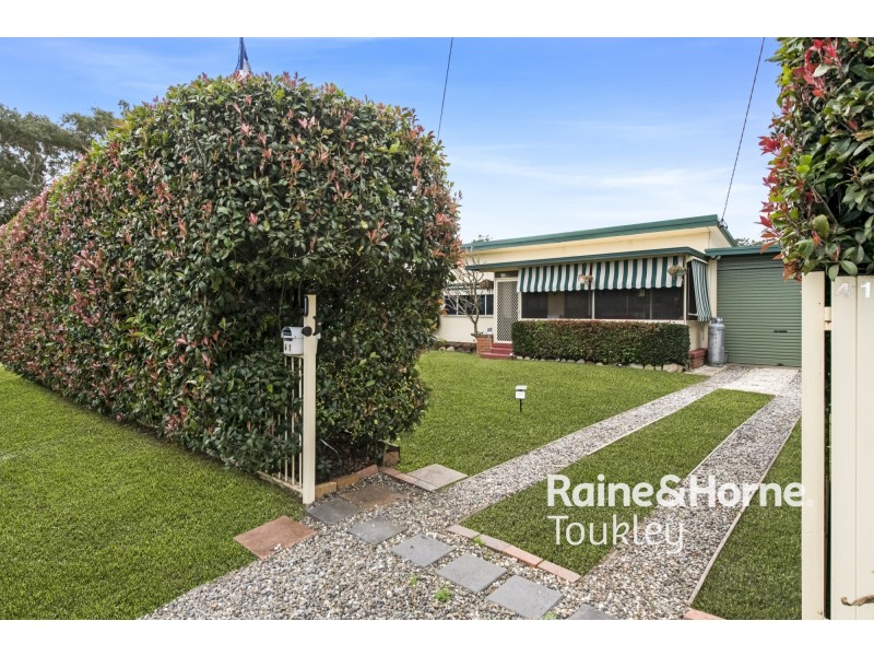 41 Tarwhine Avenue, Chain Valley Bay NSW 2259